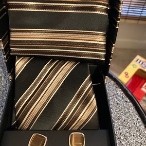 Colors by Alexander Julian handmade woven tie with hanky and cuff link set